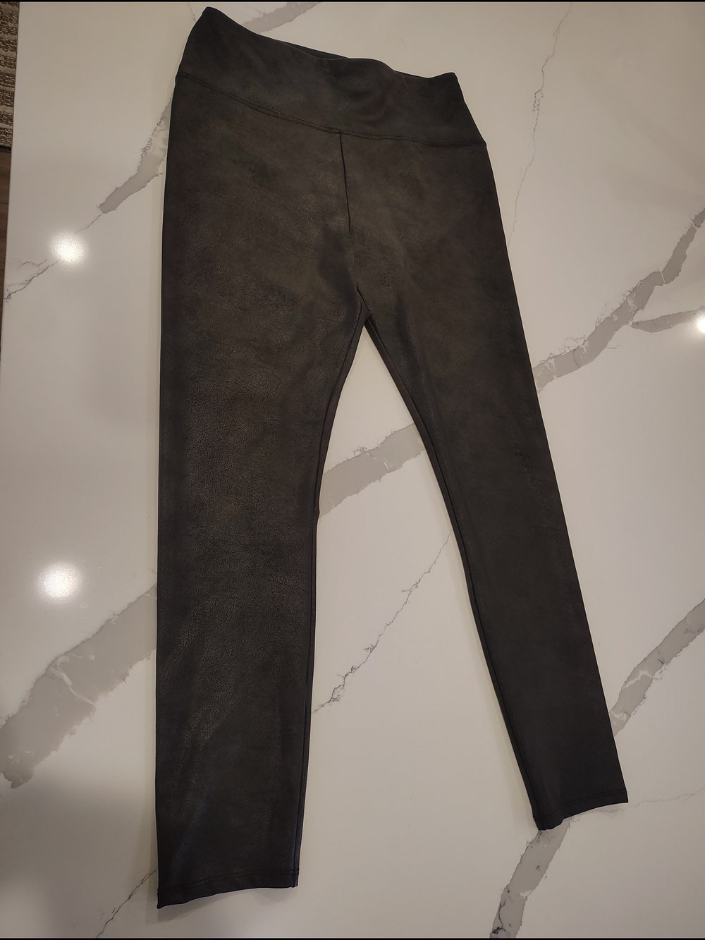 Simply Vera Wang Black Active Leggings With Subtle Crackle Pattern Size L
